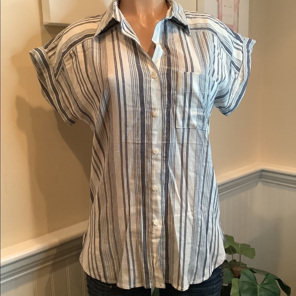 ❤️ Max Studio Button Down Shirt Size M